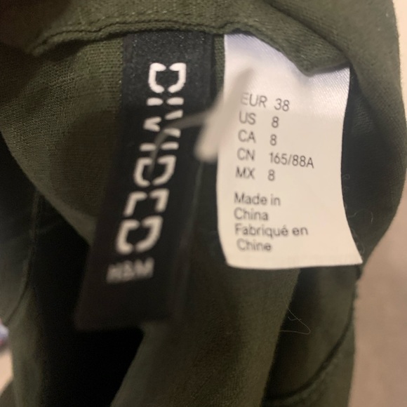 Divided by H& M army green jacket size 8. Gorgeous with unique decals - Picture 7 of 8
